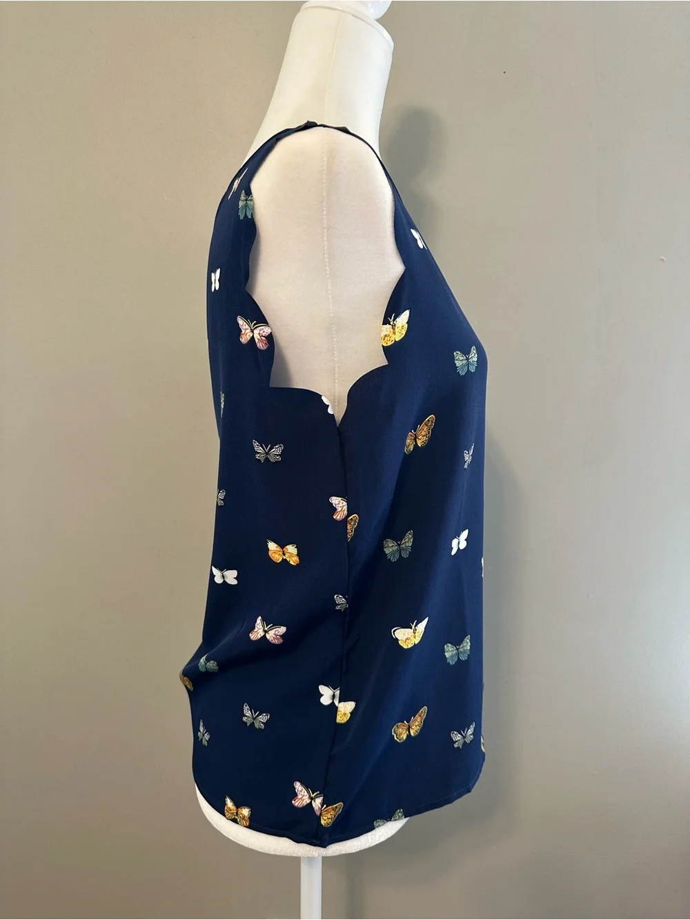 NWT Sleeveless Navy Butterfly Print Blouse - Medium